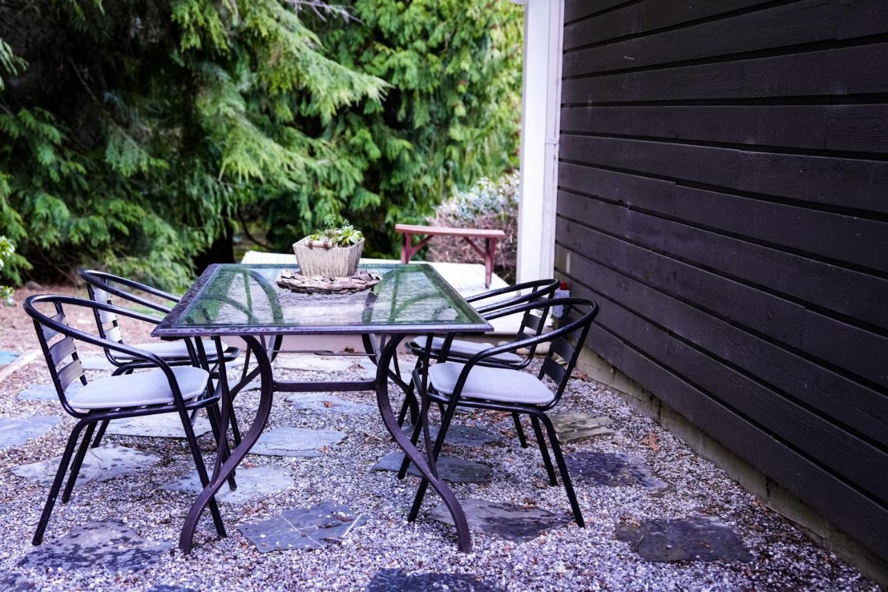 Sea And Cedar Retreat-A Home In A Tranquil Setting Cowichan Bay Esterno foto